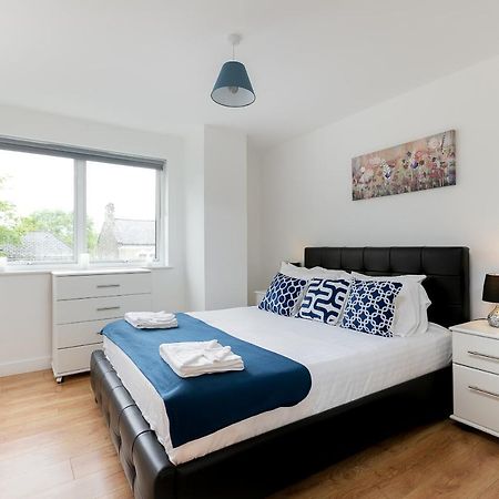 Skyvillion - Cozy Apartments In Enfield Town With Free Parking & Wifi Eksteriør bilde