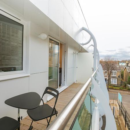 Skyvillion - Cozy Apartments In Enfield Town With Free Parking & Wifi Eksteriør bilde