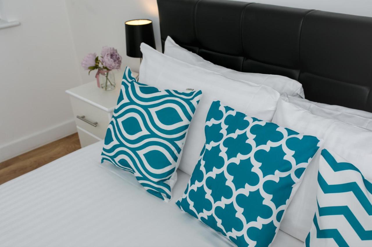 Skyvillion - Cozy Apartments In Enfield Town With Free Parking & Wifi Eksteriør bilde