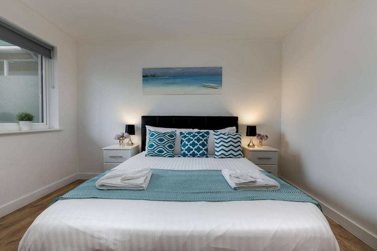 Skyvillion - Cozy Apartments In Enfield Town With Free Parking & Wifi Eksteriør bilde