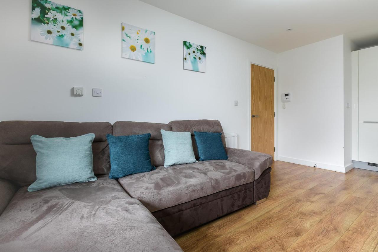 Skyvillion - Cozy Apartments In Enfield Town With Free Parking & Wifi Eksteriør bilde