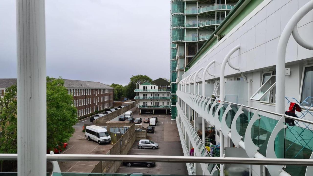 Skyvillion - Cozy Apartments In Enfield Town With Free Parking & Wifi Eksteriør bilde