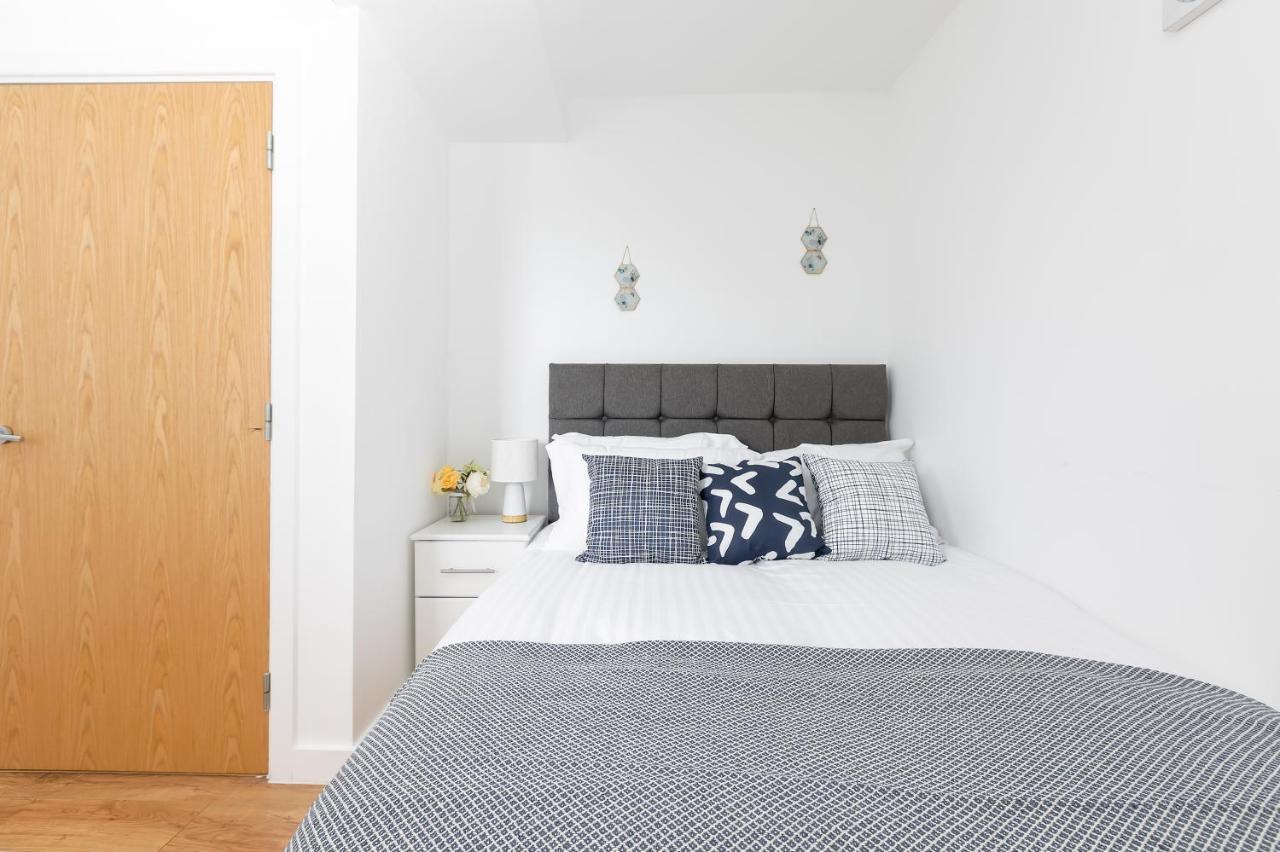 Skyvillion - Cozy Apartments In Enfield Town With Free Parking & Wifi Eksteriør bilde