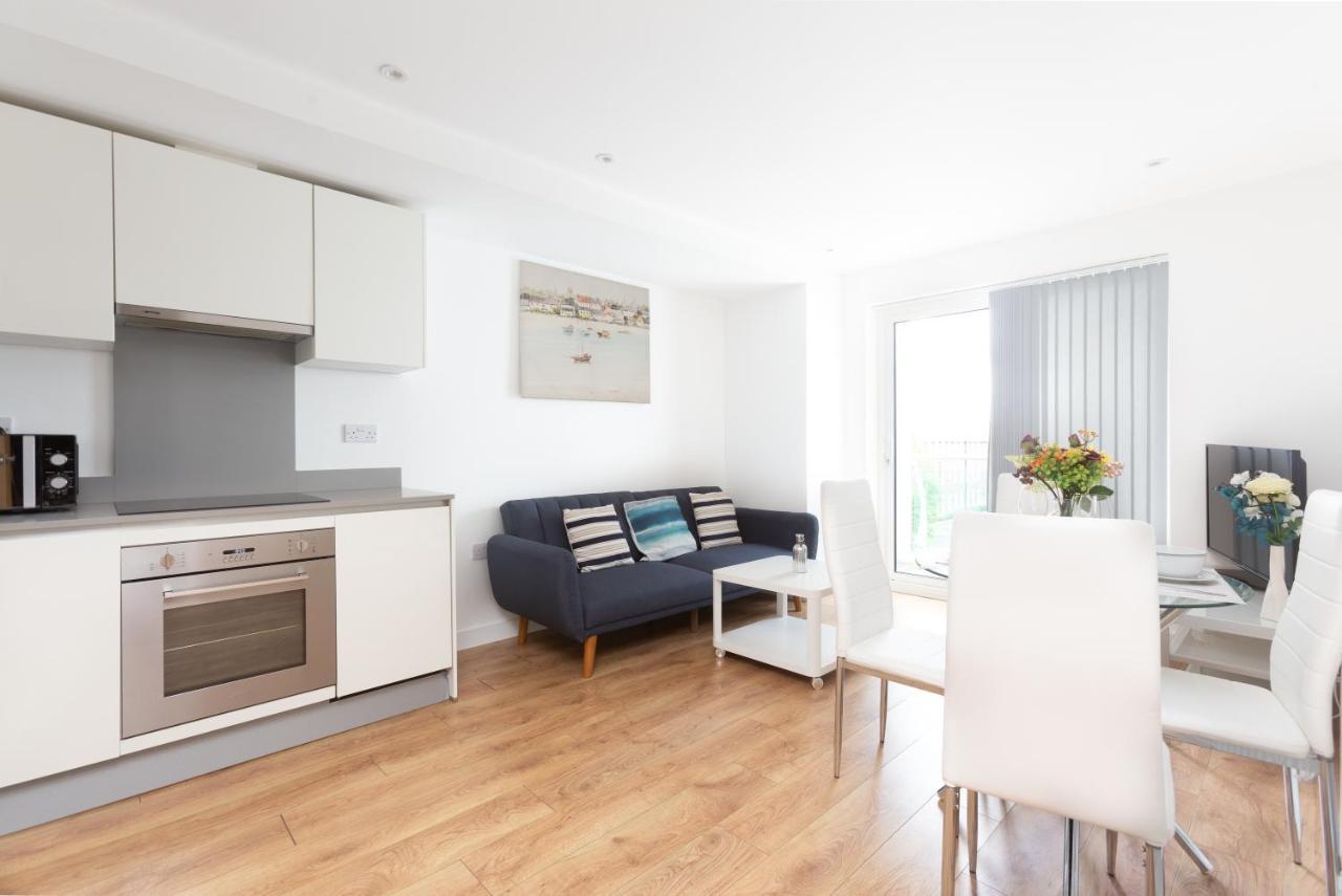 Skyvillion - Cozy Apartments In Enfield Town With Free Parking & Wifi Eksteriør bilde