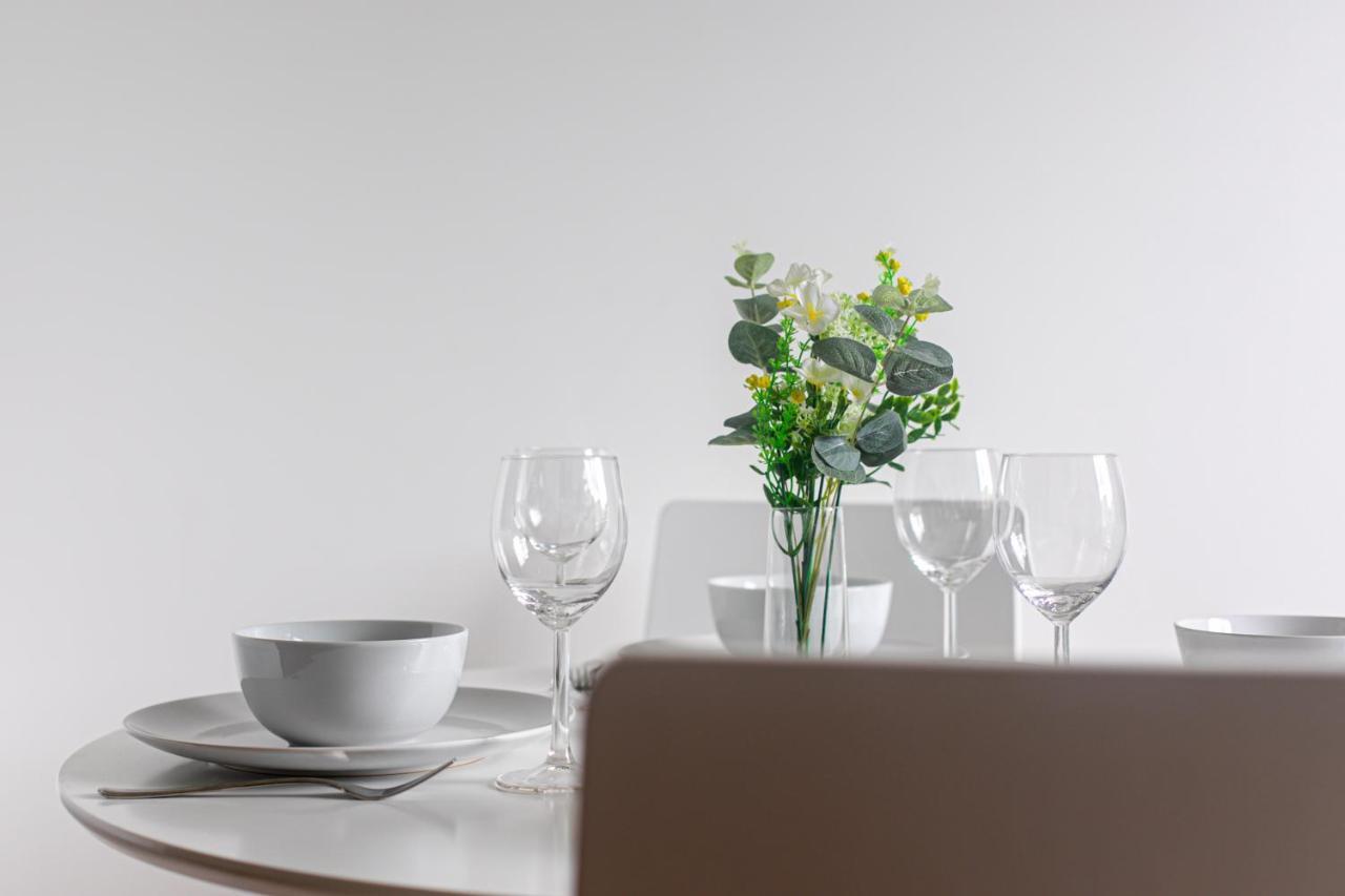 Skyvillion - Cozy Apartments In Enfield Town With Free Parking & Wifi Eksteriør bilde
