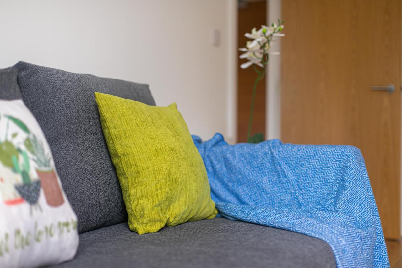 Skyvillion - Cozy Apartments In Enfield Town With Free Parking & Wifi Eksteriør bilde