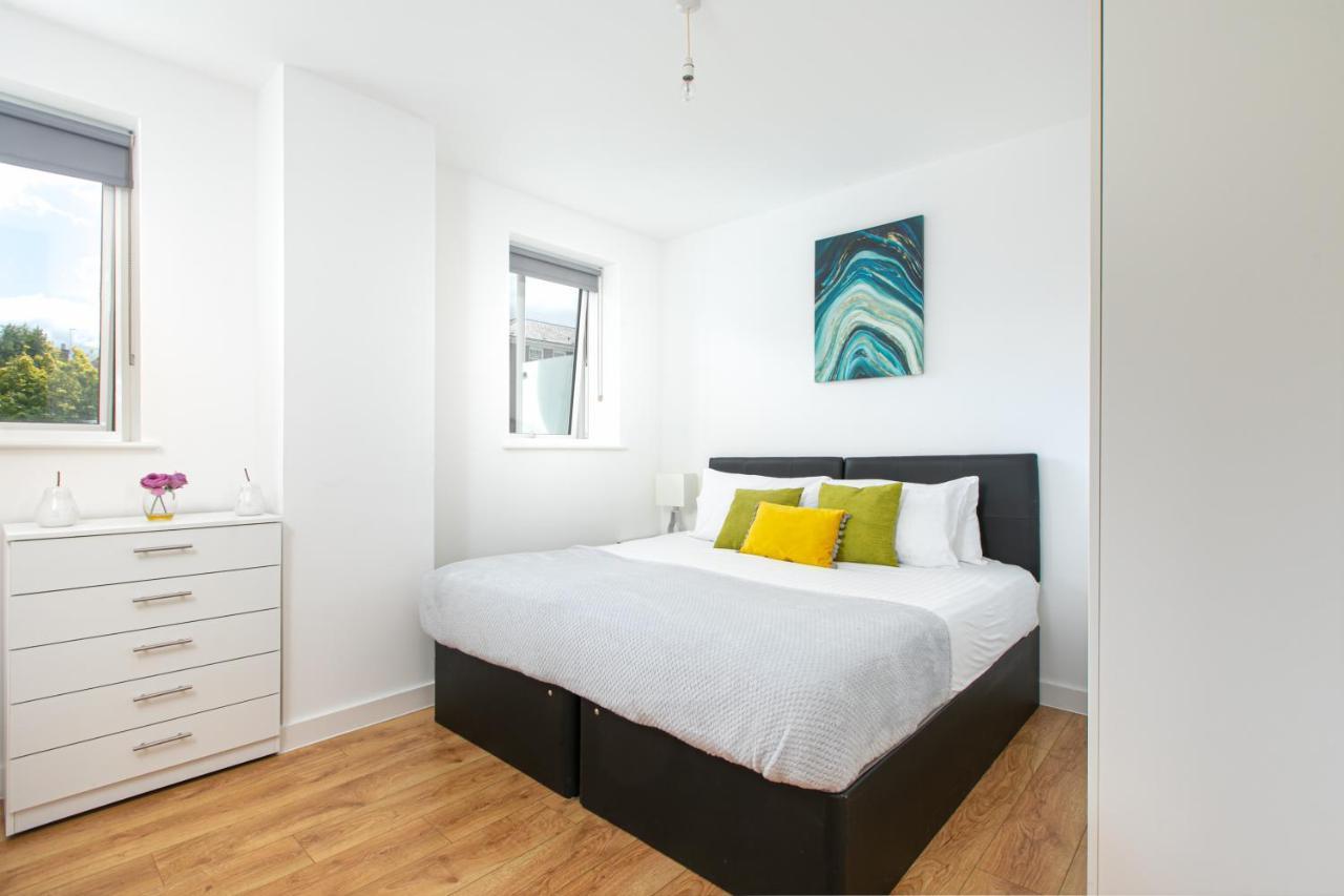 Skyvillion - Cozy Apartments In Enfield Town With Free Parking & Wifi Eksteriør bilde