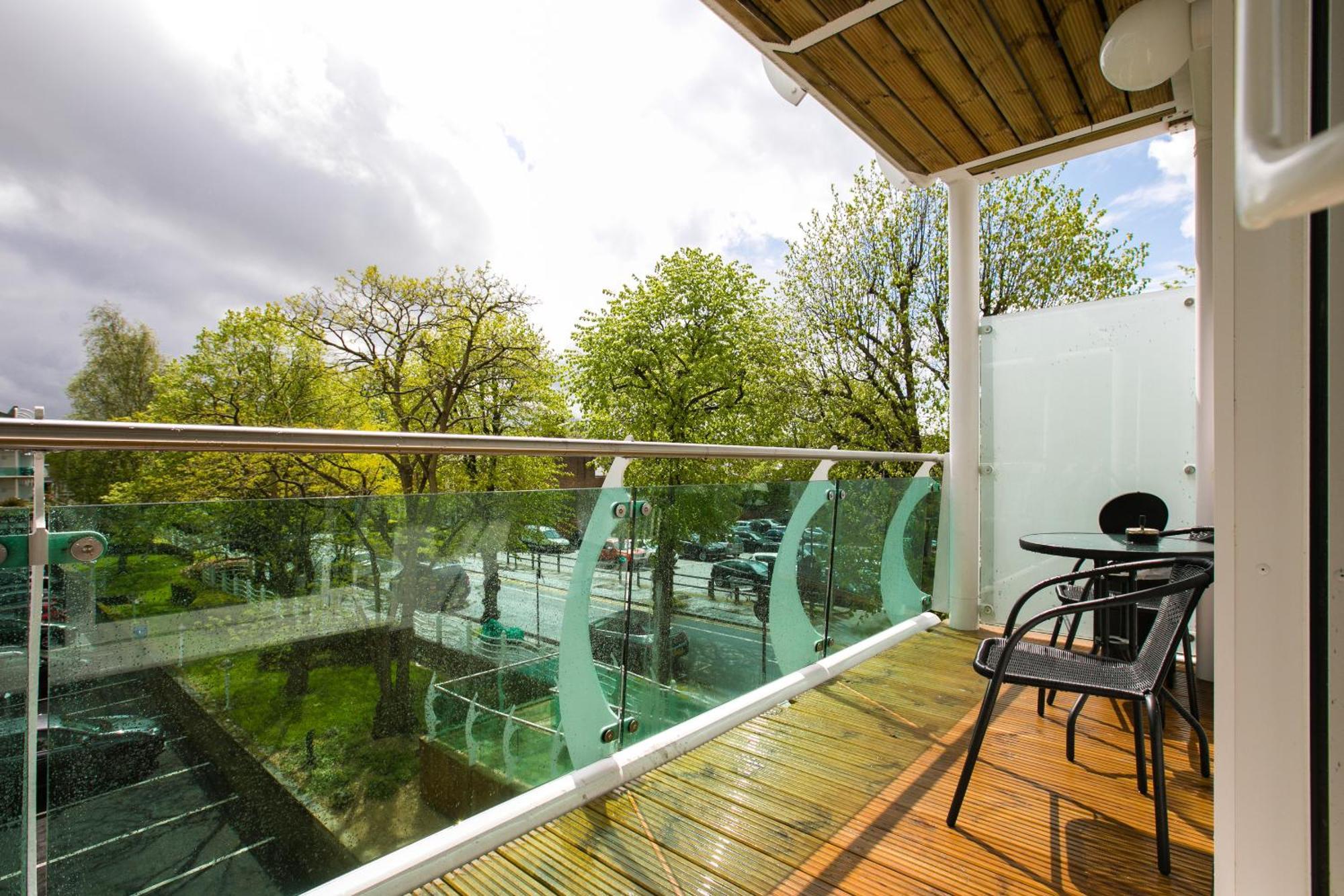 Skyvillion - Cozy Apartments In Enfield Town With Free Parking & Wifi Eksteriør bilde