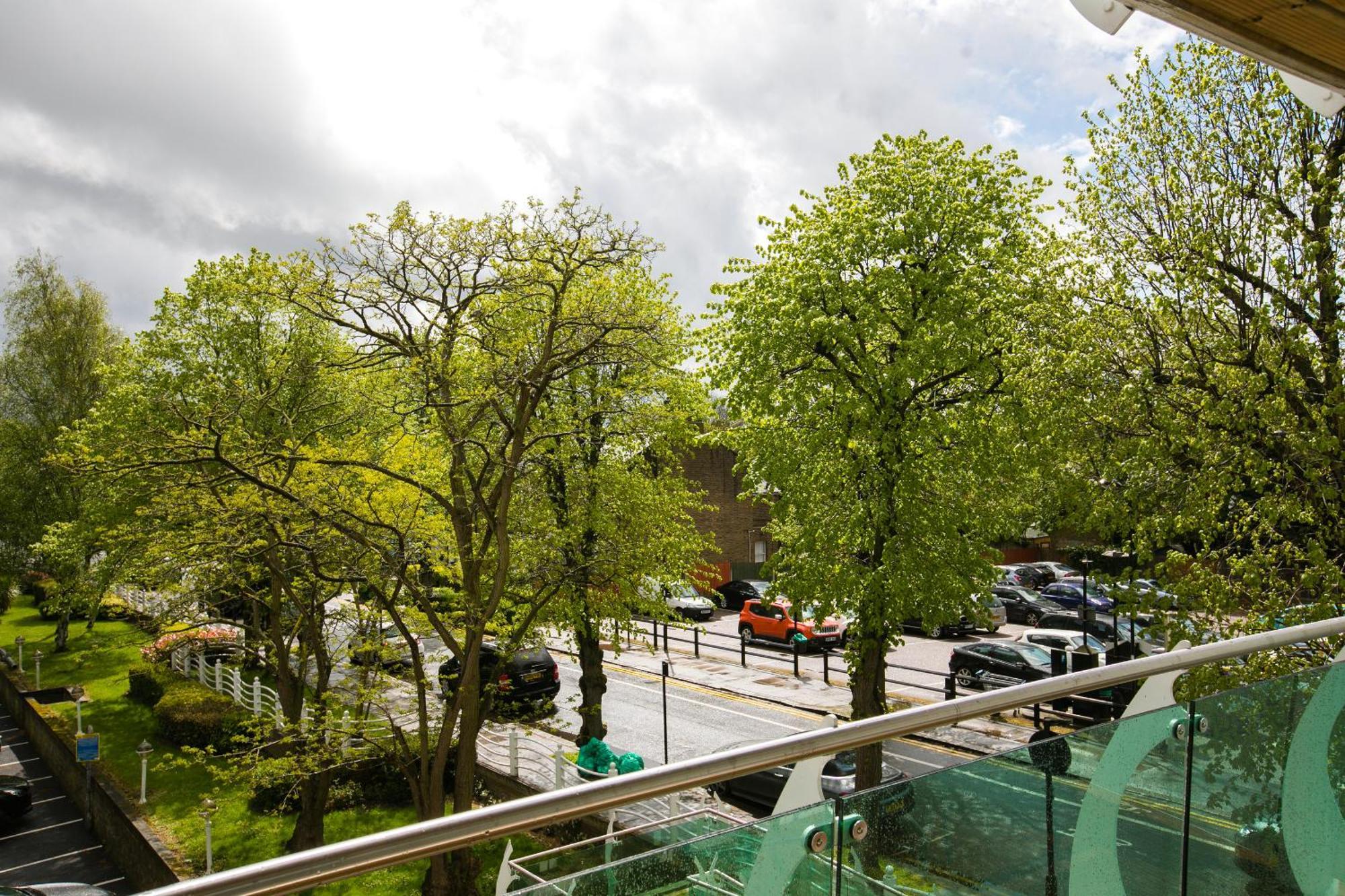 Skyvillion - Cozy Apartments In Enfield Town With Free Parking & Wifi Eksteriør bilde