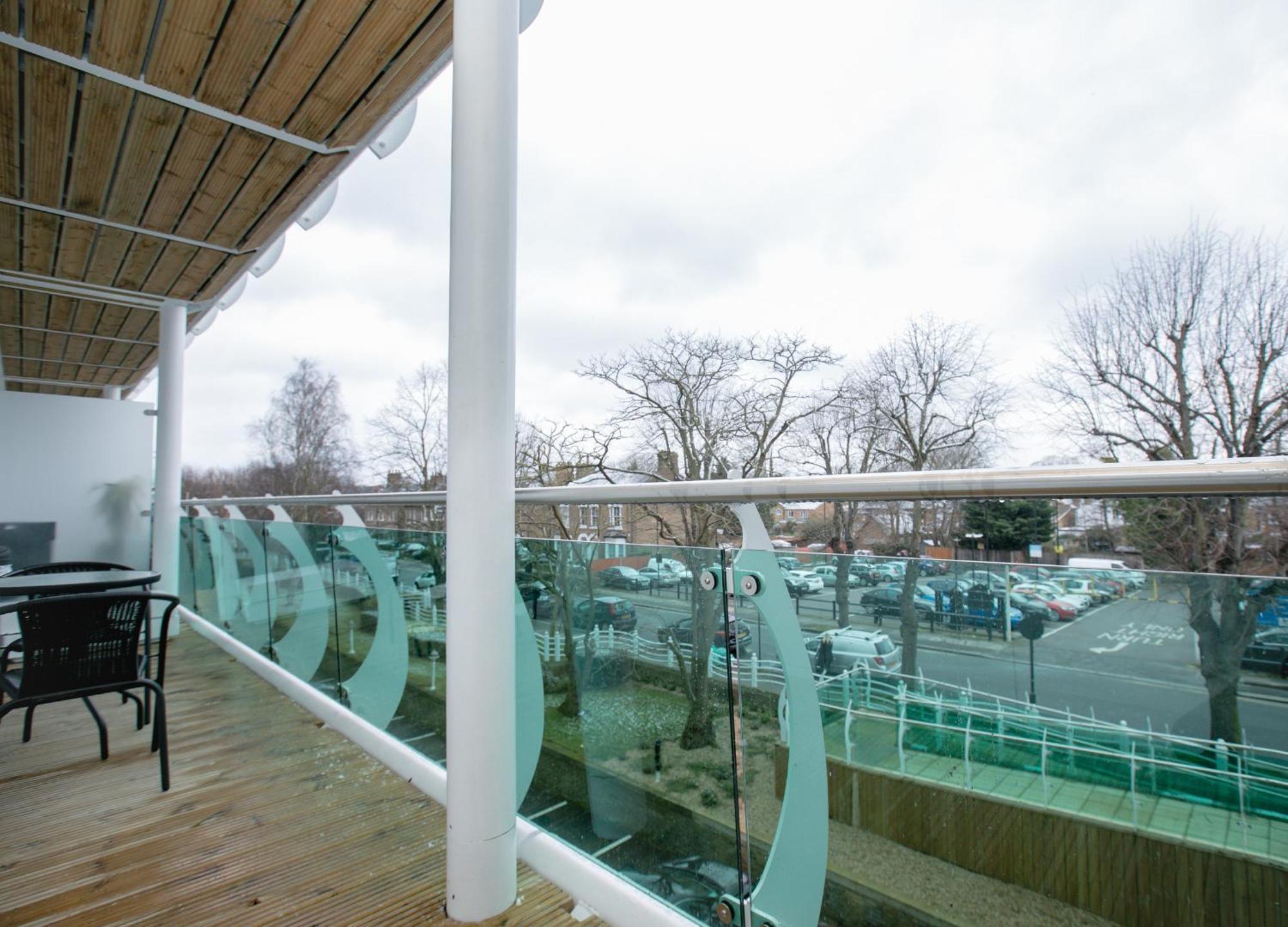 Skyvillion - Cozy Apartments In Enfield Town With Free Parking & Wifi Eksteriør bilde
