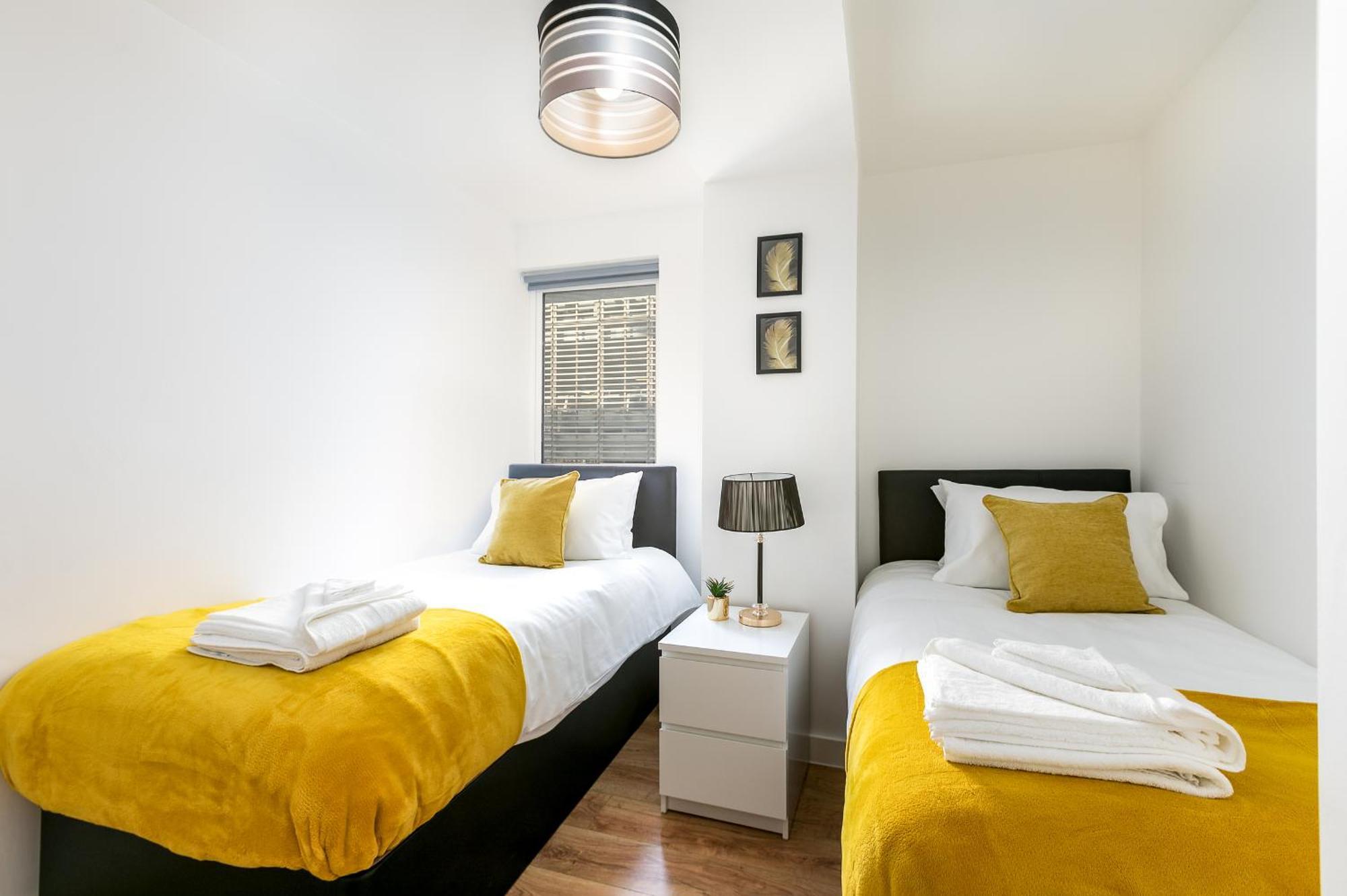 Skyvillion - Cozy Apartments In Enfield Town With Free Parking & Wifi Eksteriør bilde