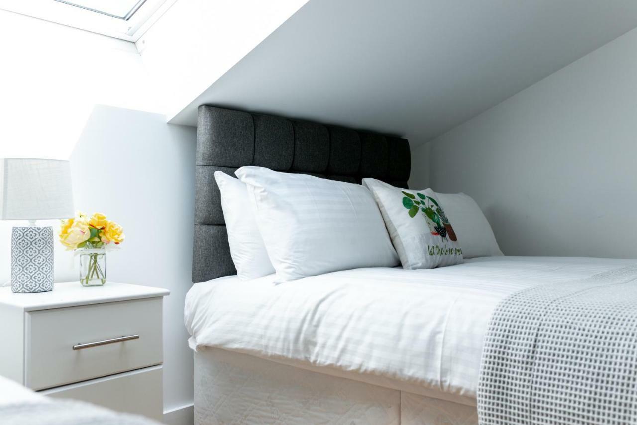 Skyvillion - Cozy Apartments In Enfield Town With Free Parking & Wifi Eksteriør bilde