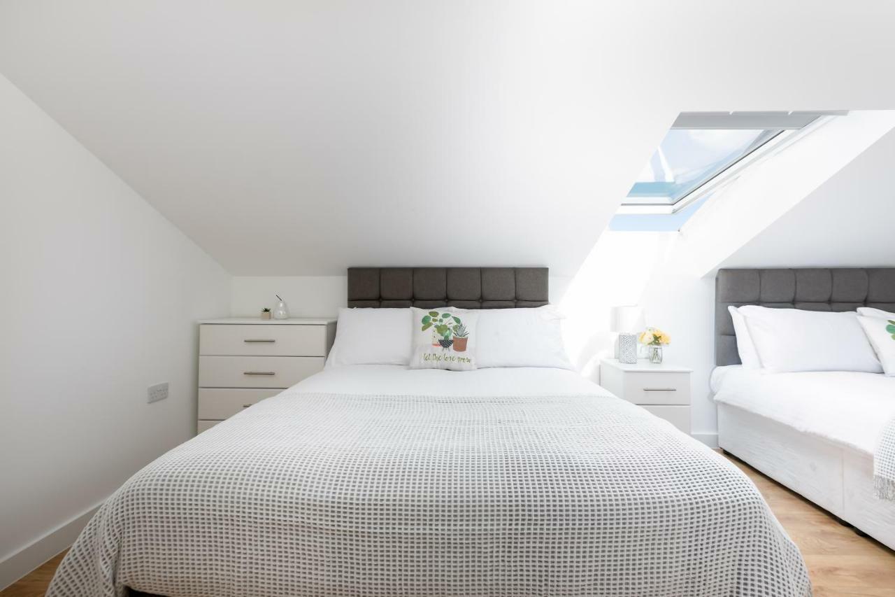 Skyvillion - Cozy Apartments In Enfield Town With Free Parking & Wifi Eksteriør bilde