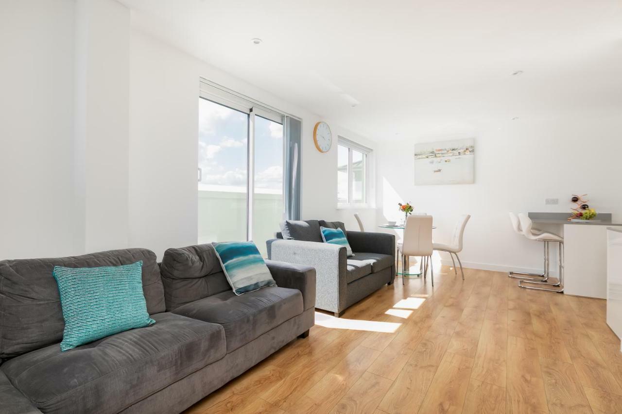 Skyvillion - Cozy Apartments In Enfield Town With Free Parking & Wifi Eksteriør bilde