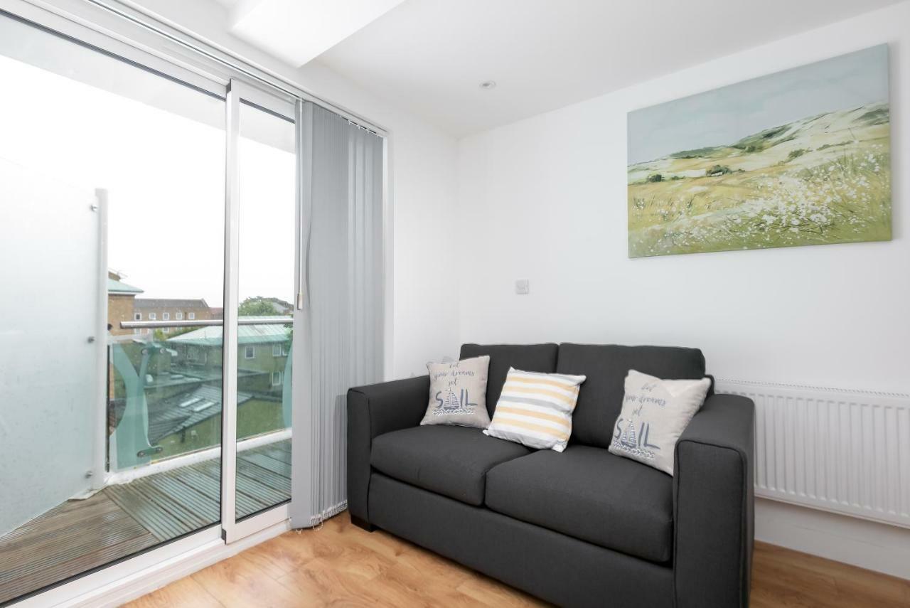 Skyvillion - Cozy Apartments In Enfield Town With Free Parking & Wifi Eksteriør bilde