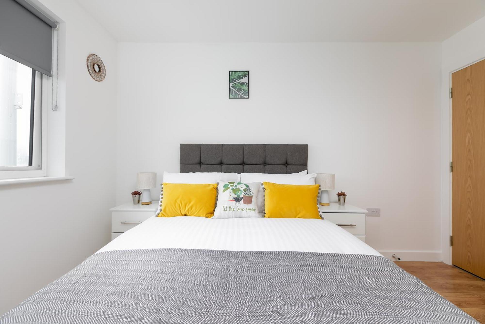 Skyvillion - Cozy Apartments In Enfield Town With Free Parking & Wifi Eksteriør bilde